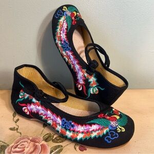 Asian Embroidered Floral Wings Bird Black Canvas Flats  NEW NWOT